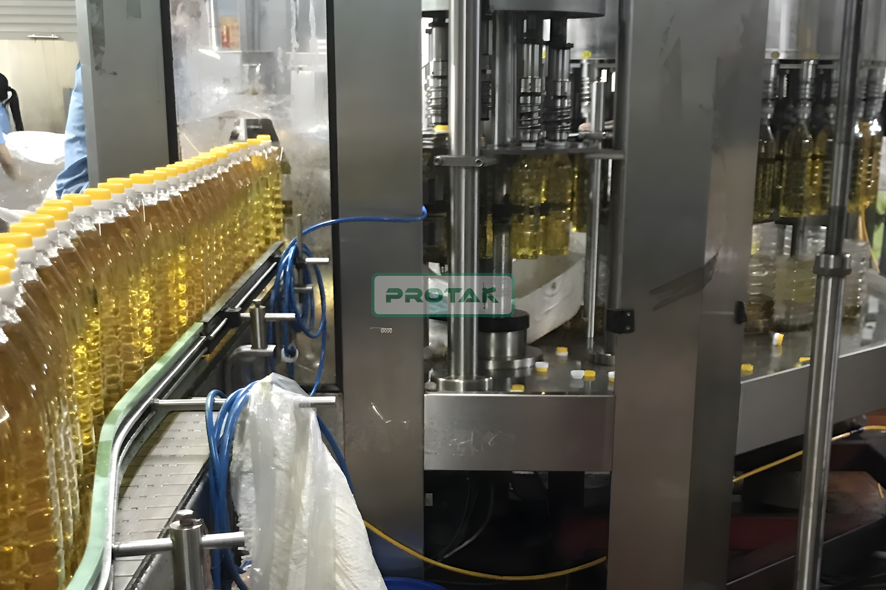 Ứng Dụng Keo Hot Melt Dán Nhãn Chai